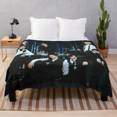 Museum 2024 En Kpop Throw Blanket